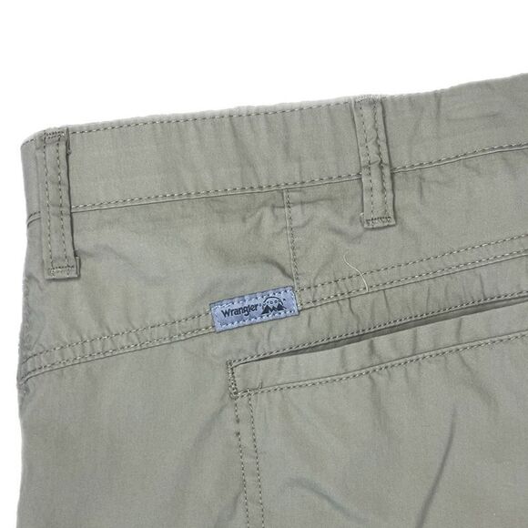 Wrangler Outdoor Khaki Shorts with Elastic Waistband. Size 48. Good Condition! - Picture 4 of 6